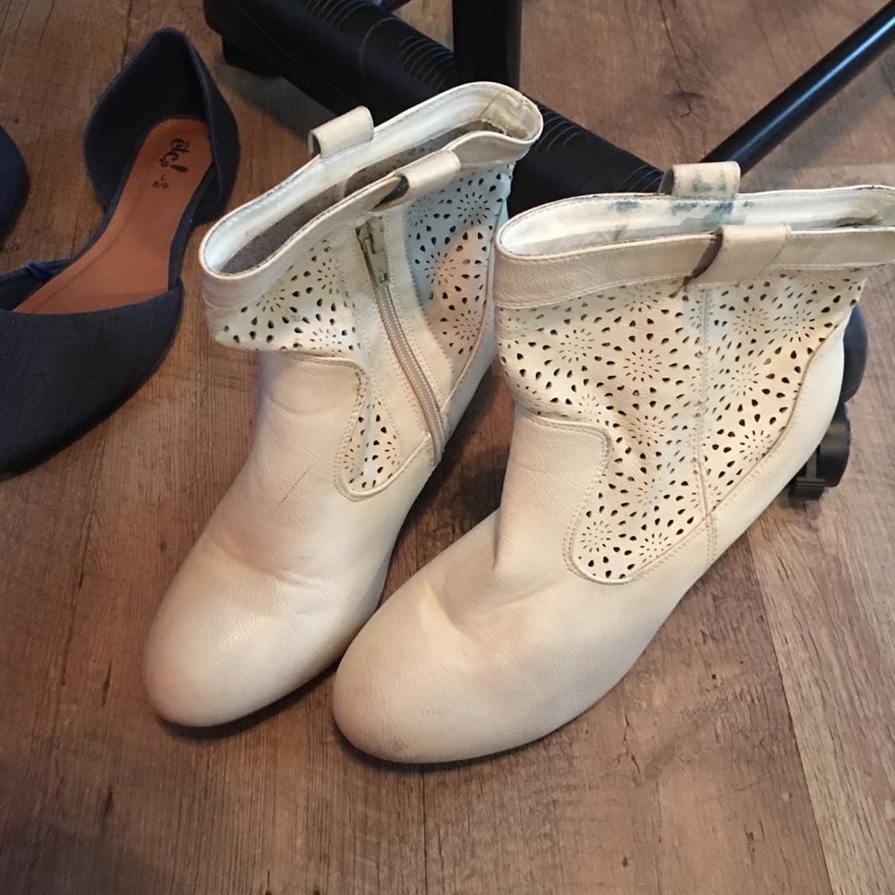 Shoes - Picture 4 of 5